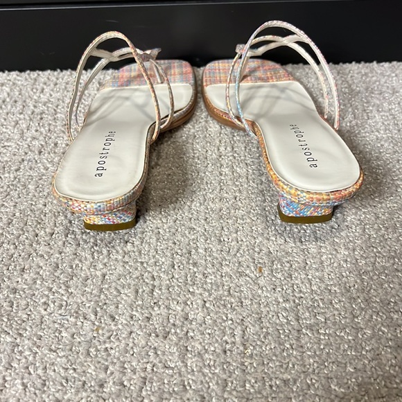 LOVIN’ APOSTROPHE SANDALS - Picture 3 of 4